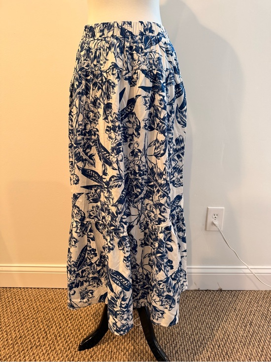 Abercrombie & Fitch Dresses & Skirts - Abercrombie & Fitch Blue and White Floral Maxi Skirt